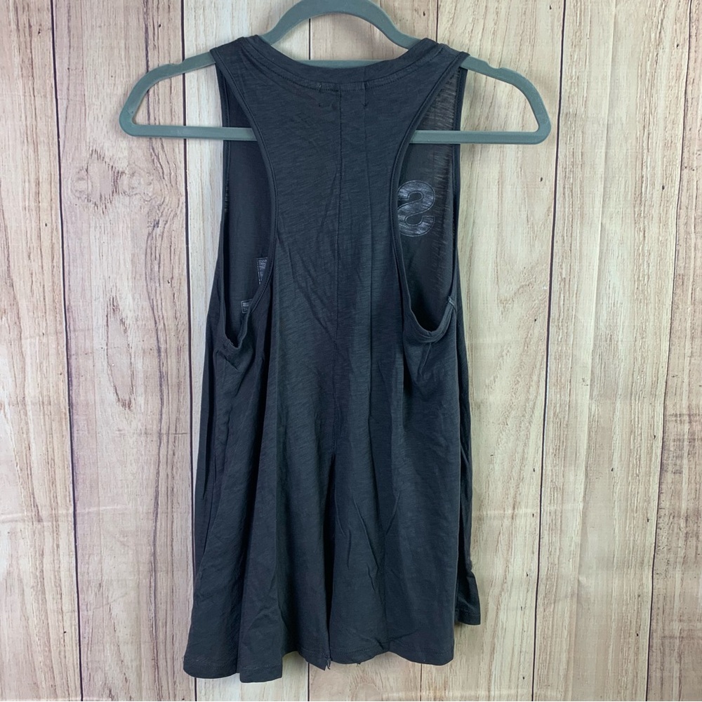 Soulcycle X Sundry Tank Size Medium
Back seam has been cut as seen in pictures. - Picture 6 of 6